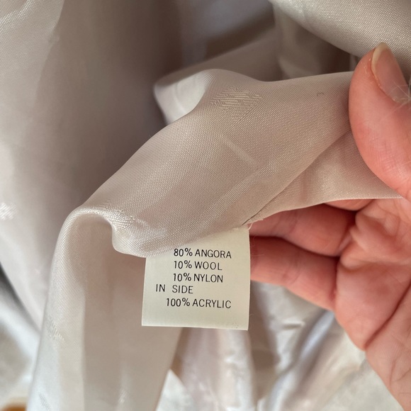 Vintage heavy weight cardigan. Embroidery and pearl detailing around the garment - Picture 6 of 6